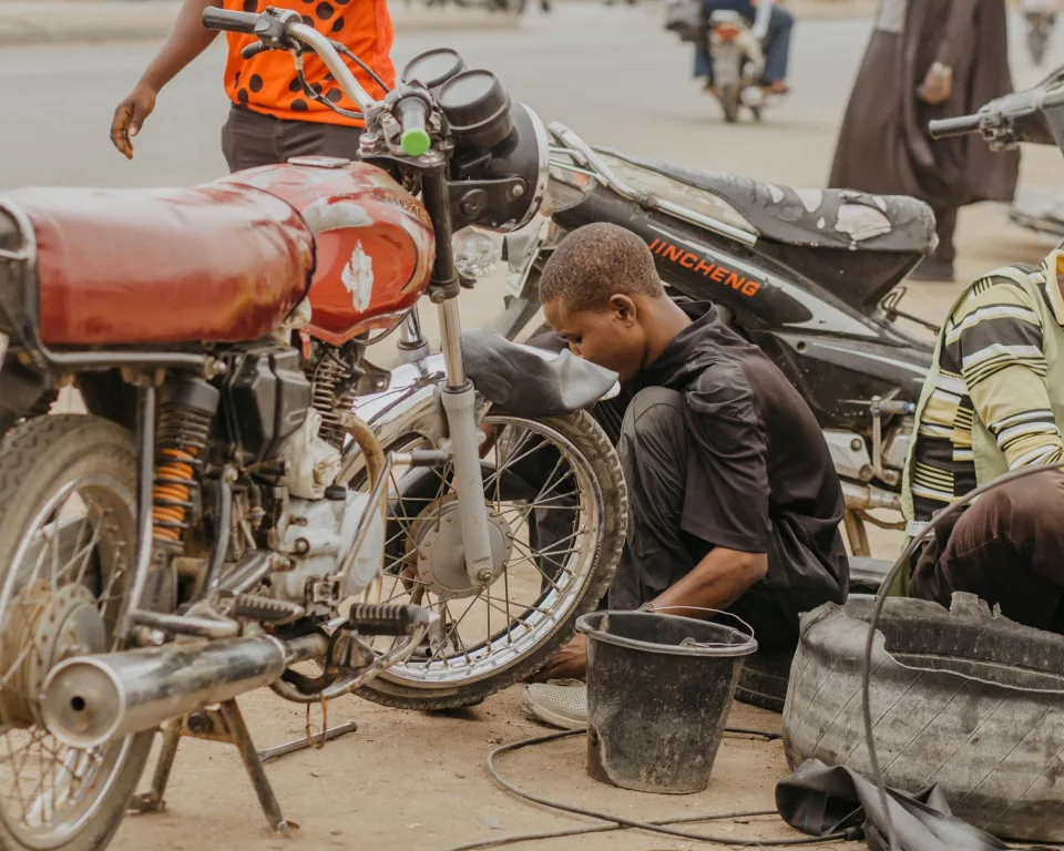 Thay dầu máy và lọc dầu
